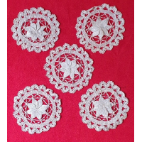 Beige handgemaakt kleedje